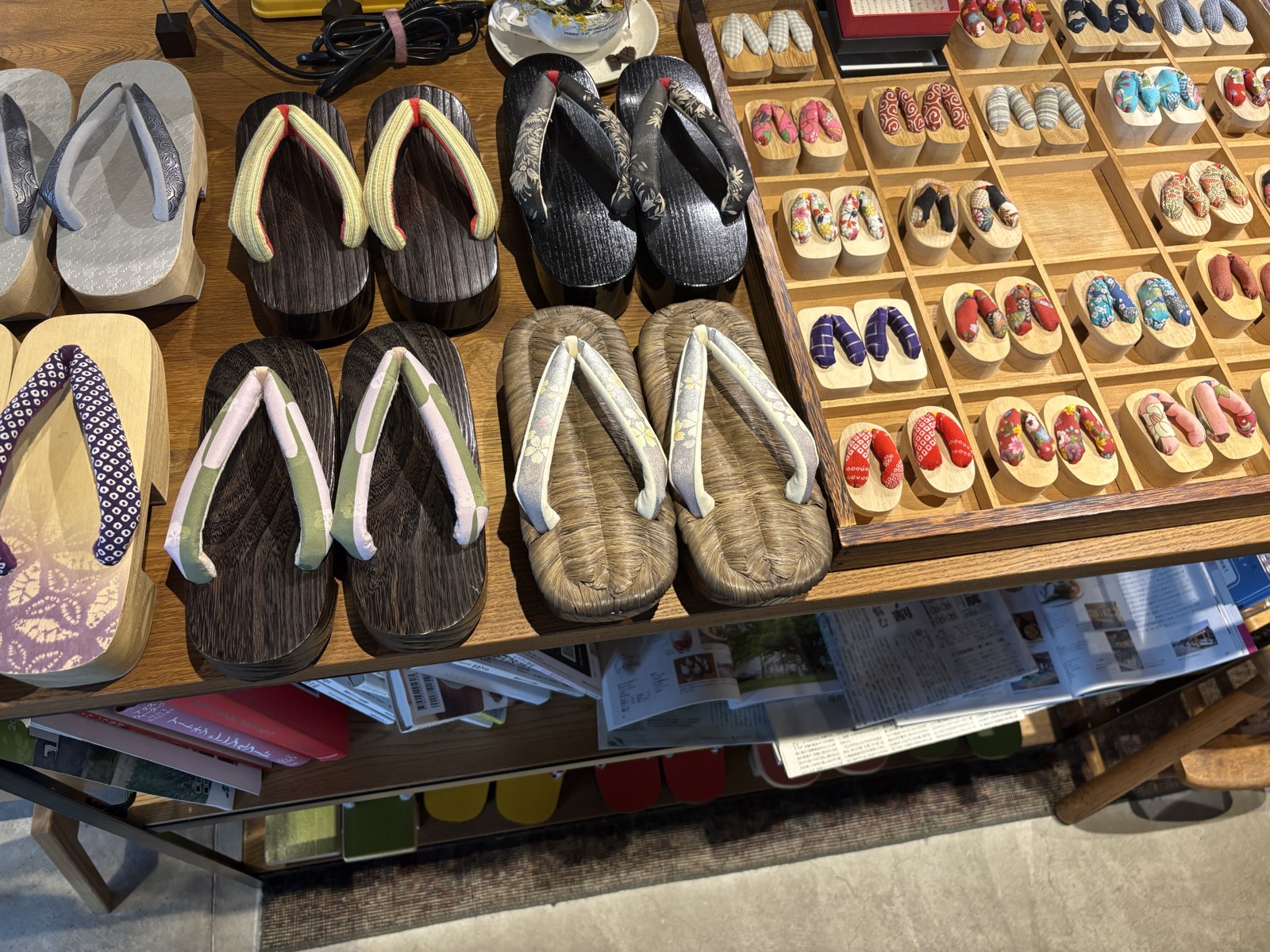 みかも木履の桐下駄ギャラリー｜カフェで徳島の伝統工芸に出会える みかも喫茶