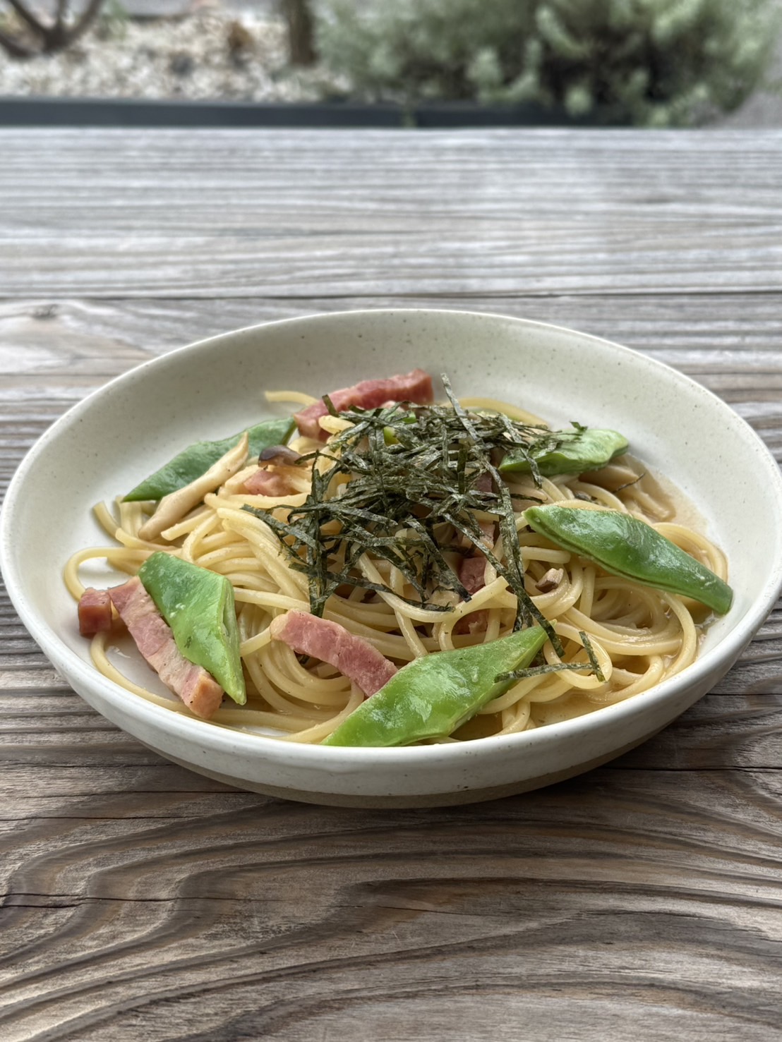 きのこ、ベーコン、モロッコいんげんを合わせたみかも喫茶の和風パスタ